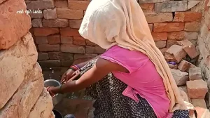 बर्तन धो रही थी मेरे पति को जोश आया मुझे कमरे में ले जाकर चोद  दिया बेस्ट इंडियन सेक्स वीडियो हिंदी