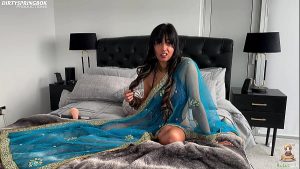 Pakistani Bhabi Aaliyah Yasin fucks her pussy whilst speaking Urdu